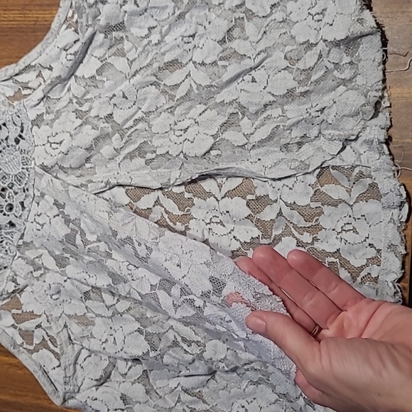 Abercrombie and fitch small lace tank top gray with open back small - Picture 4 of 4